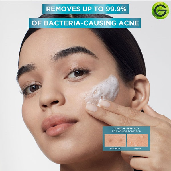 Garnier - Fast Clear [2%] Salicylic Acid & Vitamin C - 3-in-1 Anti-Acne Exfoliating Wash (150ml)
