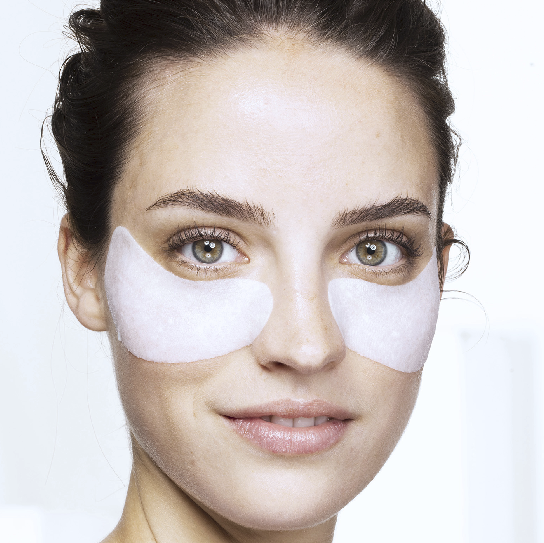 Garnier - Hydra Bomb Hydrating & Brightening Eye Tissue Mask - with Hyaluronic Acid and Vitamin C for Dark Circles